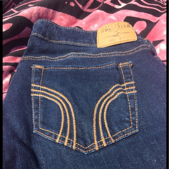 SOLD Hollister Dark Denim Skinny Jeans - Picture 3 of 5